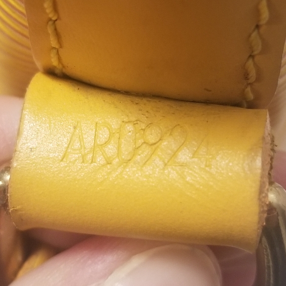 ❌‼SOLD‼❌-LV Epi Petit Noé w/COA (online) - Picture 3 of 17